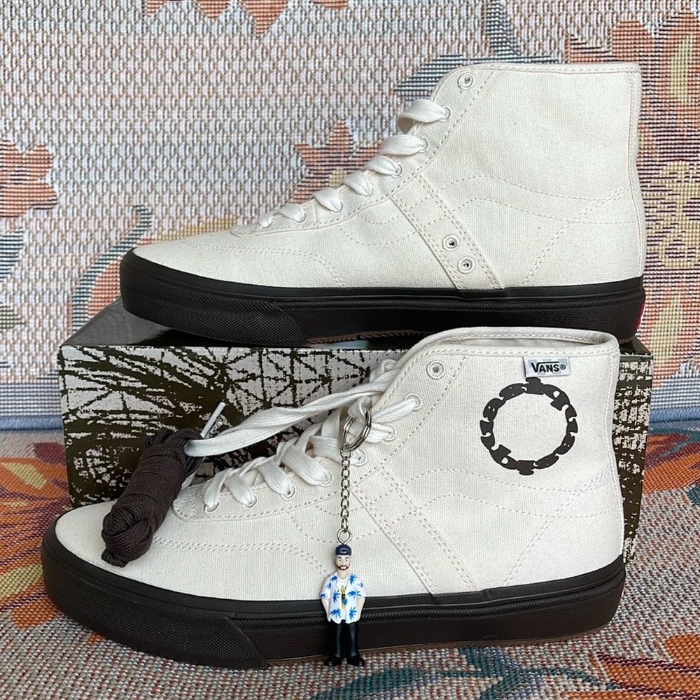 Vans Women’s Crockett High Dec
Quasi White
Vans X Quasi Crockett High Decon Shoe - Picture 10 of 16